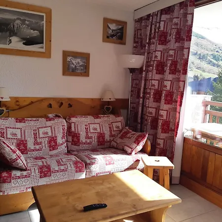 Cosy Au Pied Des Pistes, 4 Pers, Vue Montagne - Fr-1-516-82 Apartment